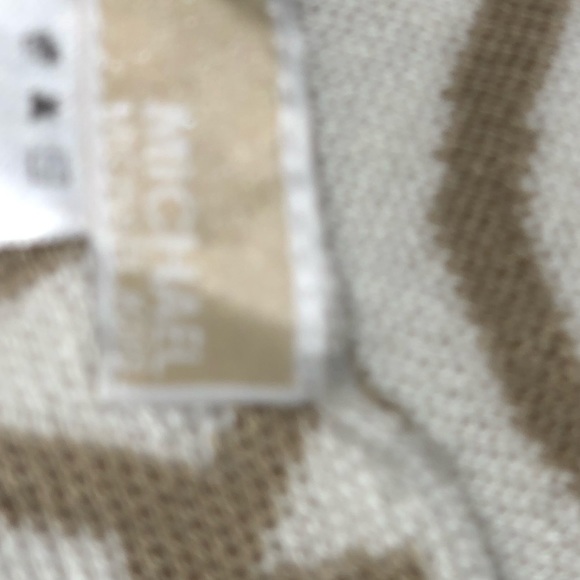 Corner zipper Micheal Kors wristlet & scarf - Picture 2 of 3